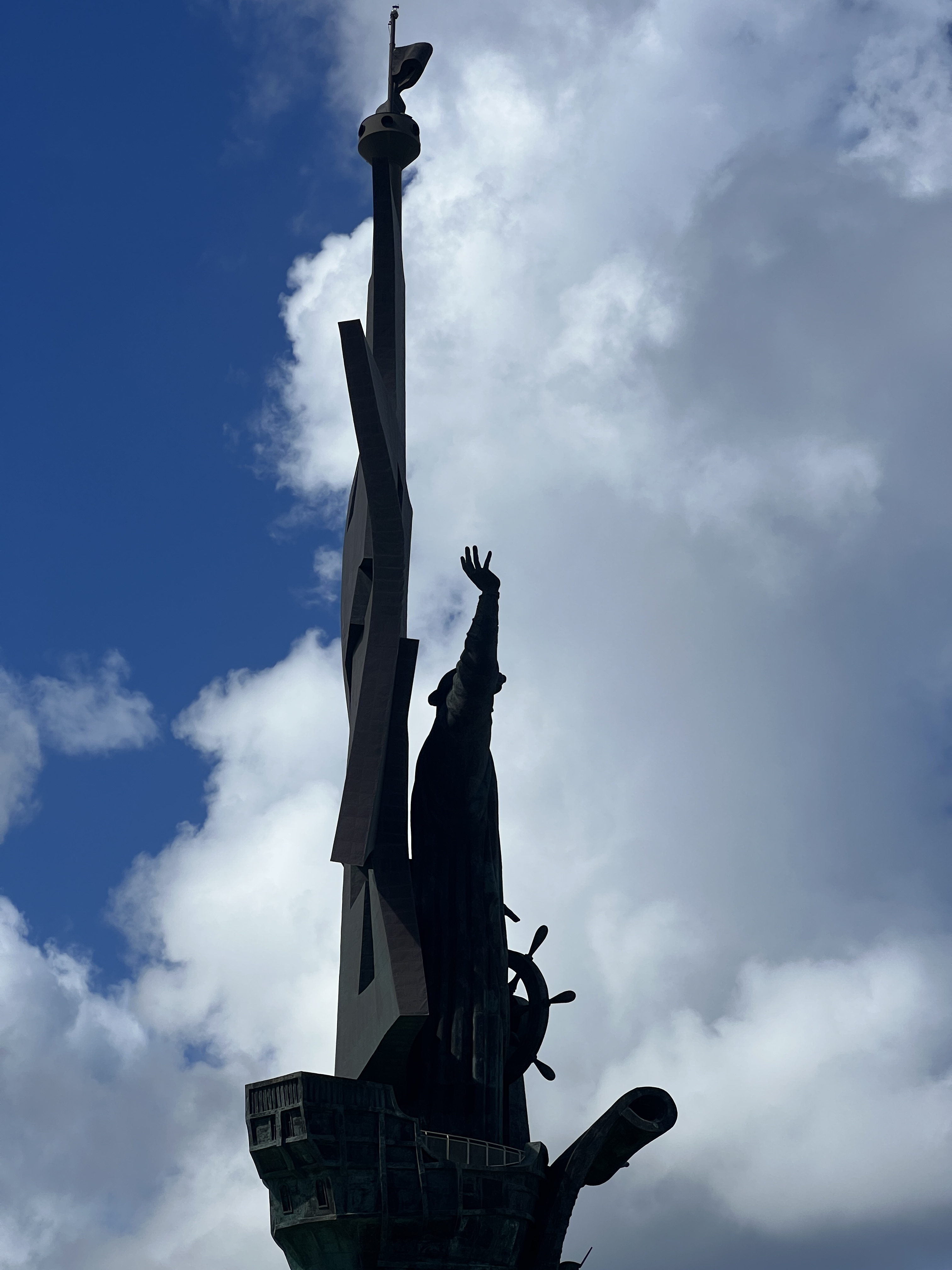 La Estatue De Colon (Columbus Statue) – DEEP SOUTH URBEX